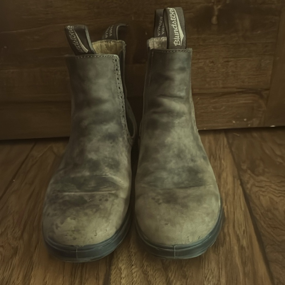 Brown Blundstone Boots size 5 which is a Women’s size 8